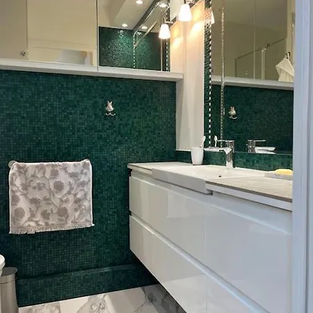 La Cachette Des Stars 20m2 Vue Tour Eiffel Appartement